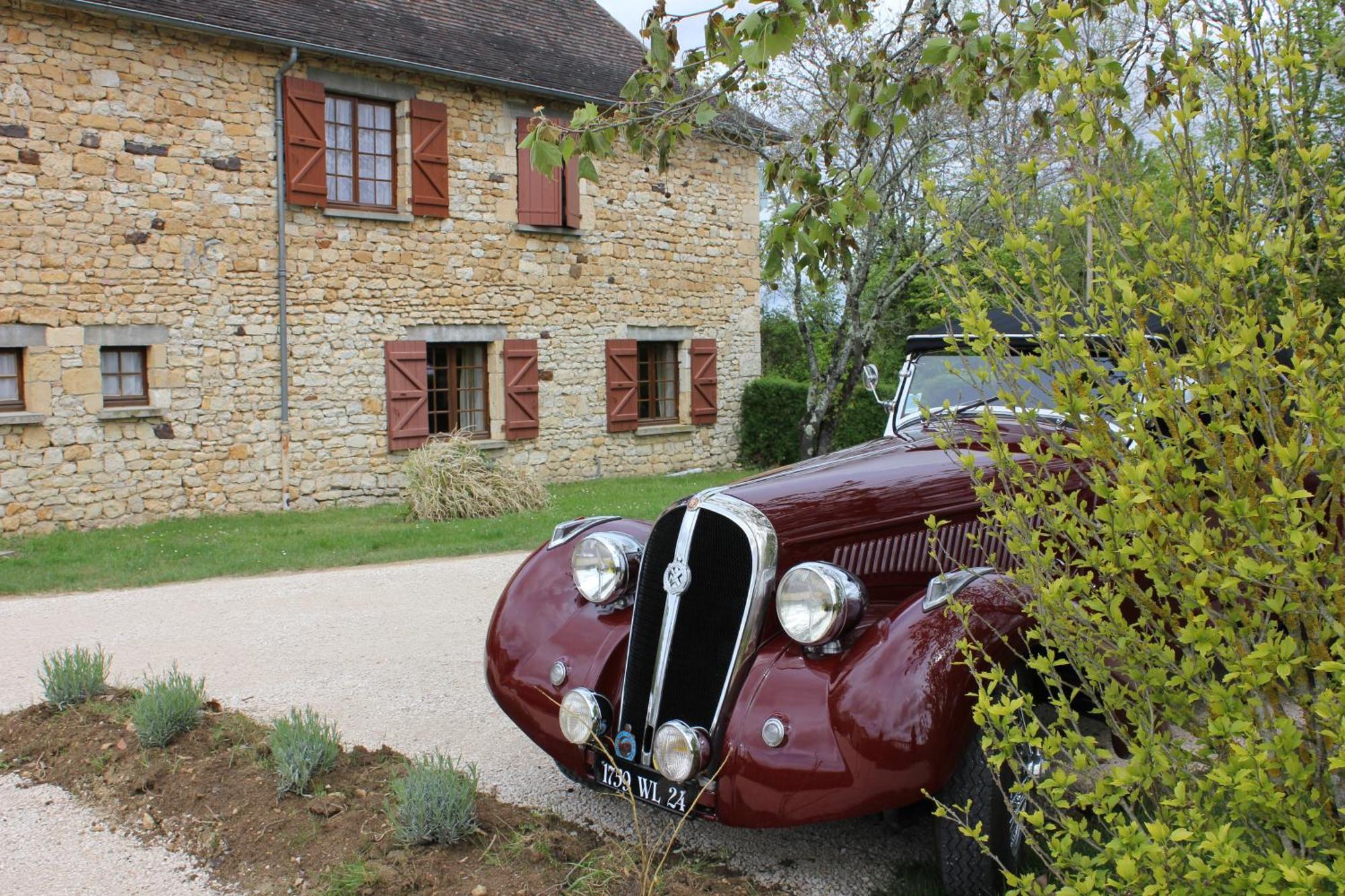 Hotel Chastrusse Nadaillac-de-Rouge Exterior photo
